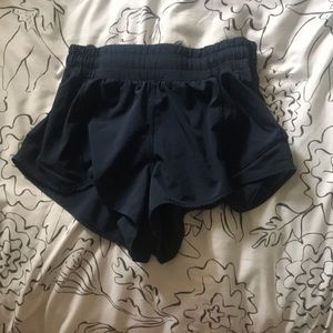 Navy blue 2.5 seam lulu shorts